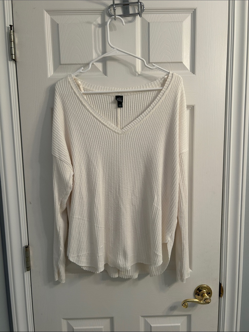 Wild Fable Lightweight V-Neck Super Soft Knit Swearer - Cream